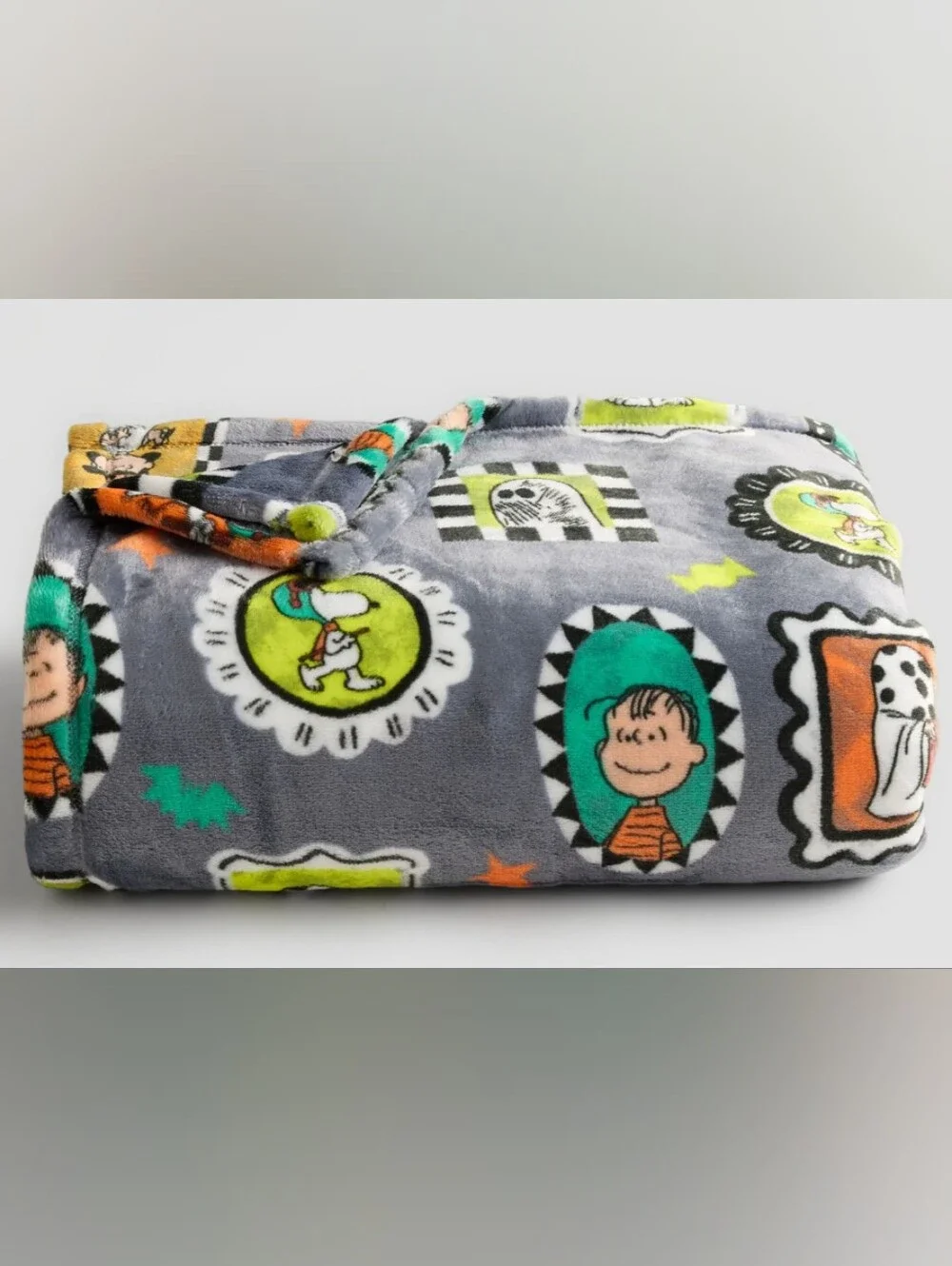 Peanuts Plush Halloween Throw Blanket